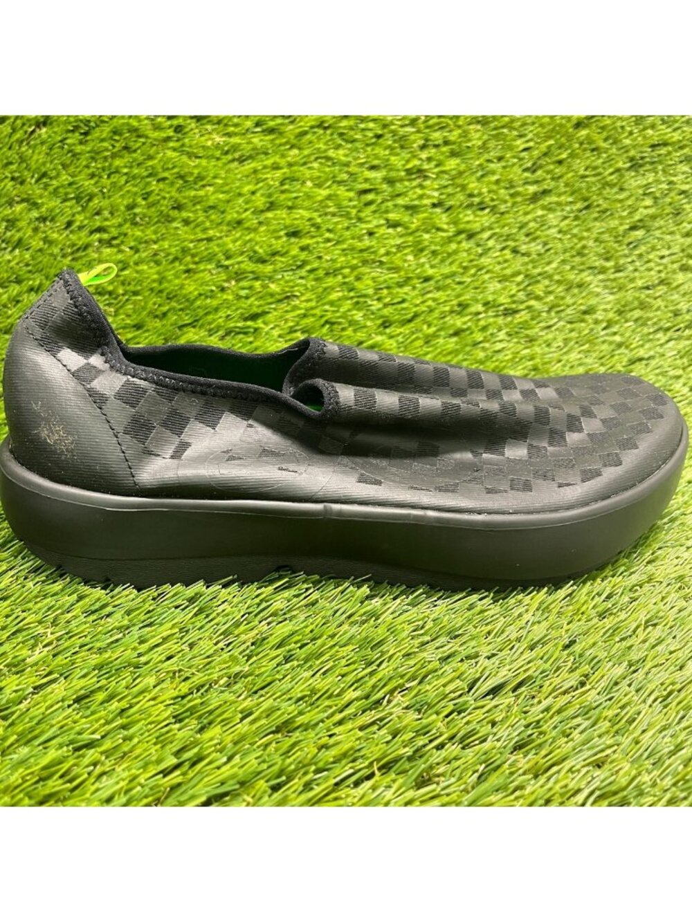 Oofos OOmg eeZee Low Mens Size 10.5 Black Casual Walking Slip On Recovery Shoes